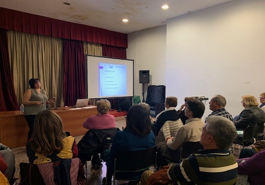 Públic en una conferència a Paterna