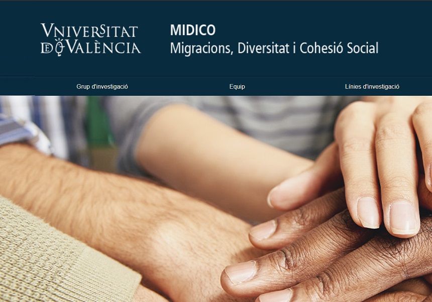 Persona teclejant en un ordinador