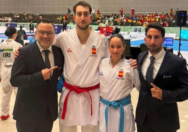 Insaf Bentama with other members of the Spanish team