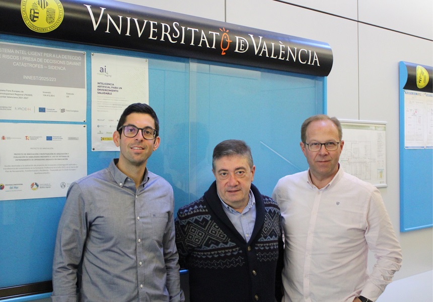 David García (left), Javier Samper (center) and Julián Gutiérrez (right), researchers at the IRTIC