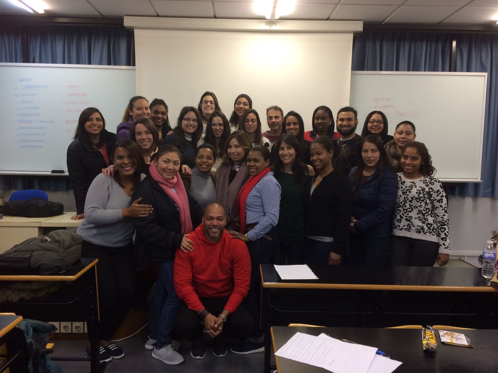 Miriam Navarro, junto con los alumnos del Máster