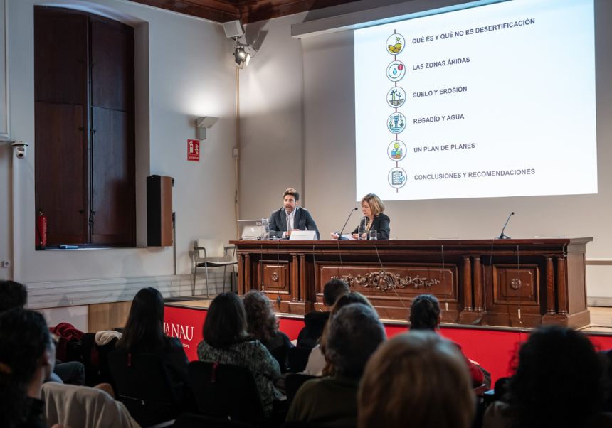 Javier Martínez Valderrama and Ana Camarasa.