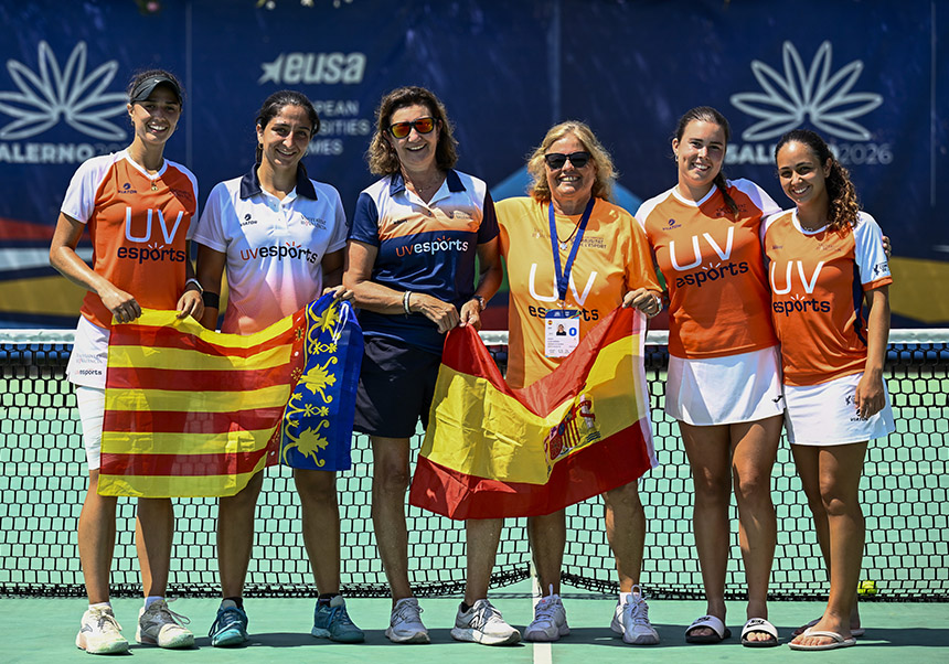 Equipo de tenis femenino de la Universitat de València en los European Universities Games.