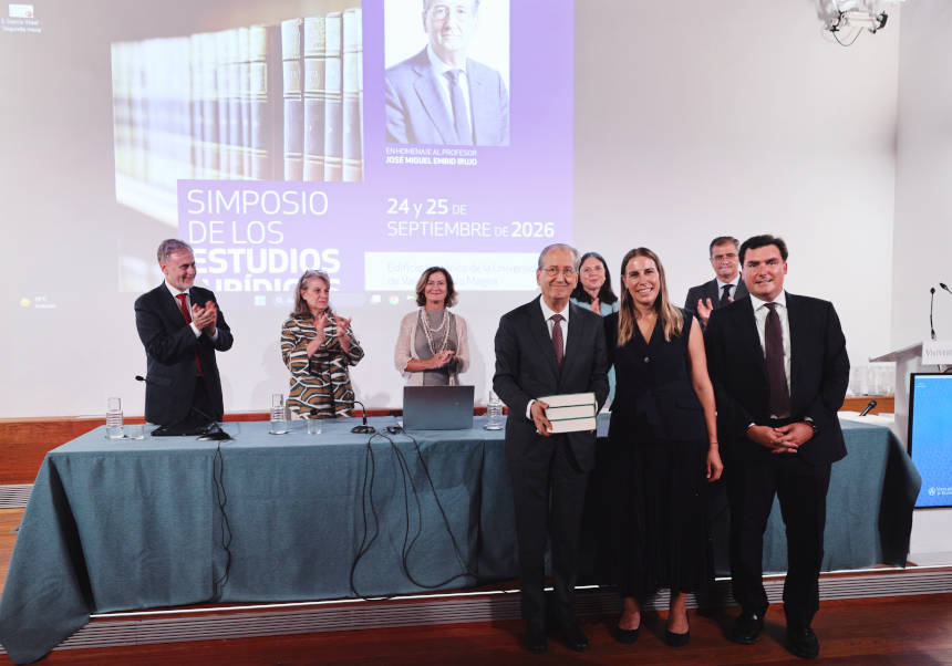 Un momento del acto-homenaje al profesor Embid Irujo.