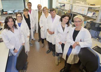 Rosa Noquera, amb el seu equip.