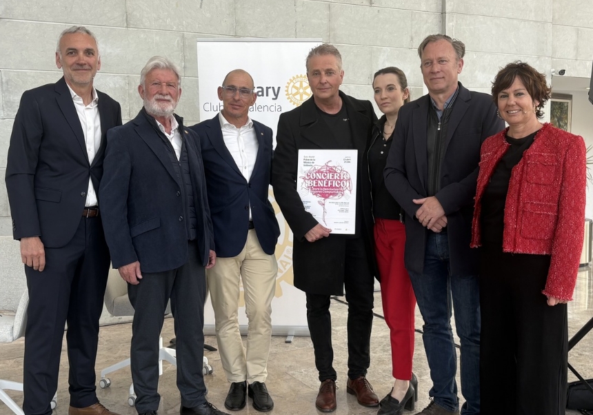 Participantes en la rueda de prensa de presentación del concierto benéfico de la OFUV
