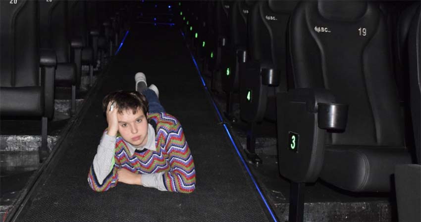 Foto de Lluna Valle tombada a la sala d'un cinema
