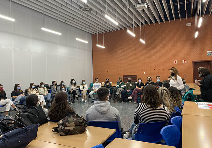 Taller sobre “L'adquisició d'eines de mediació” per a estudiants UV