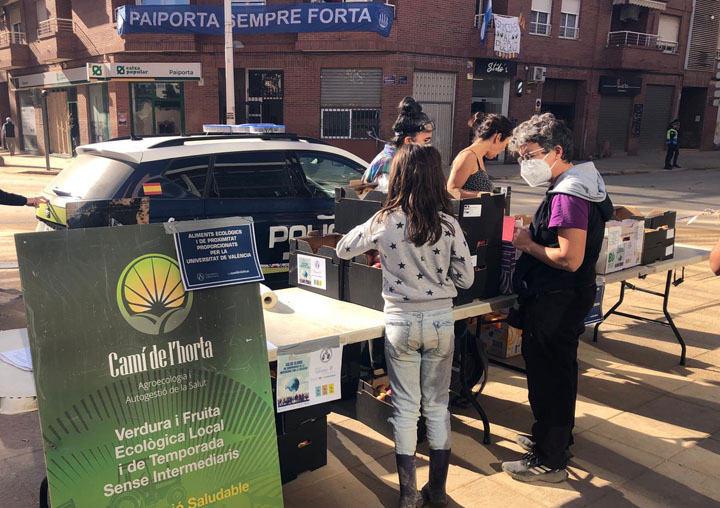 Fruit distribution point in Paiporta.
