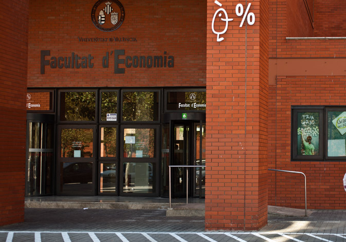 La Facultad de Economía de la Universitat de València.
