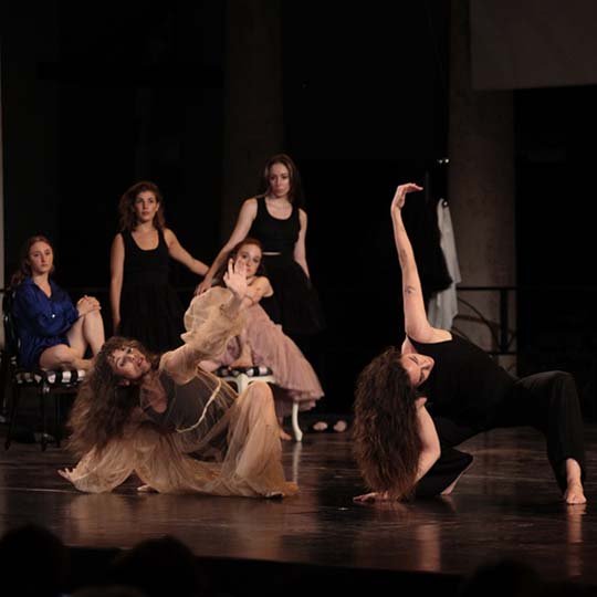 Bailarinas actuando