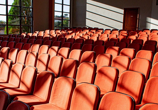 Imagen de aula con sillas