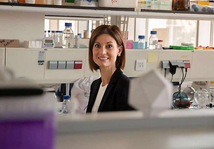 Pilar Domingo al seu laboratori