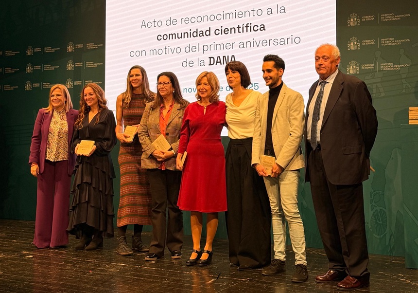 (From left to right). Pilar Bernabé, Ester Roca, Olga Mayoral, María Dolores Pitarch, Ana Camarasa, Diana Morant, Javier Serrano and Santiago Mas Coma.