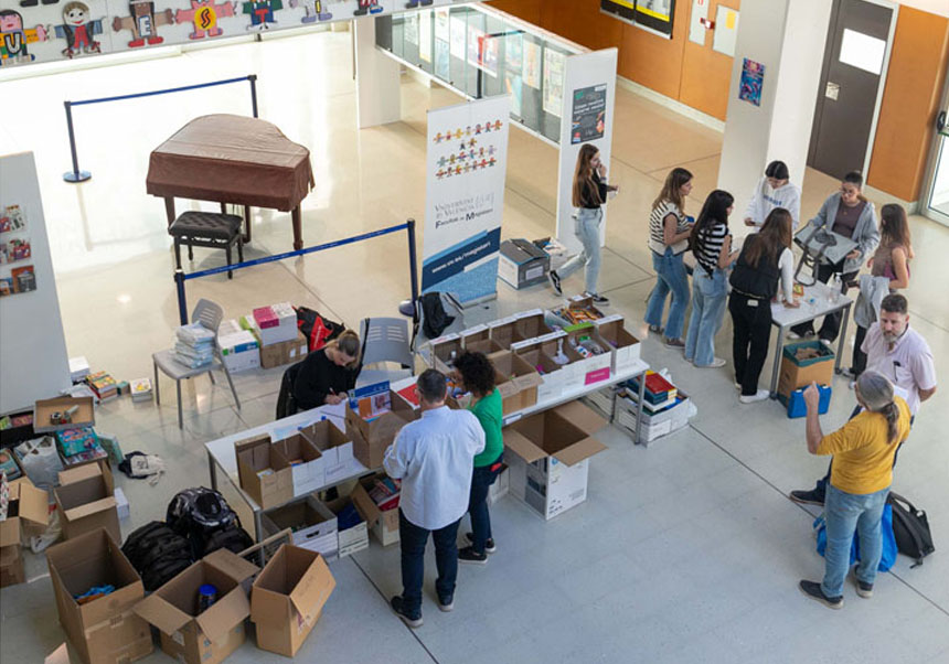 Punt de recollida del material a la Facultat de Formació del Professorat de la UV.