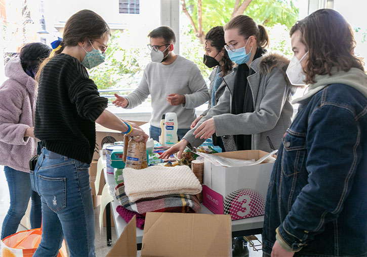 Estudiants de la UV recullen materials i aliments per a l’ajuda a Ucraïna