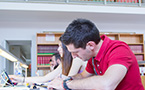 estudiant en aula