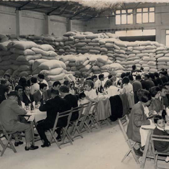 Grup de persones menjant