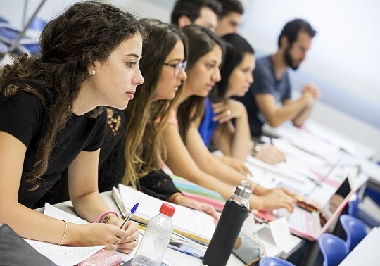 Estudiants del Grau en Turisme i de l'IES 1 de Cheste participen en un projecte docent conjunt