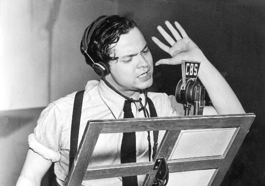 Orson Welles narrando 'La guerra de los mundos'