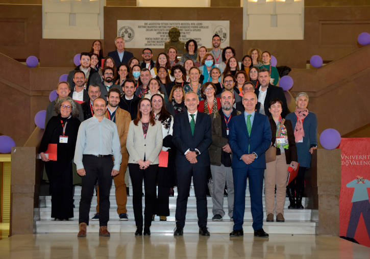 En primera fila y de izquierda a derecha: Jesús Soret, Ángeles Solanes, Cristóbal Suria y José Miguel Lorente acompañan a mentores y mentorizados de la segunda edición de Shadowing.