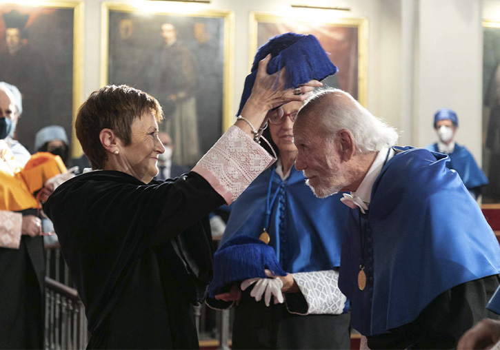 Professor Barry Clark Barish is invested as Honorary Doctorate by the Universitat de València