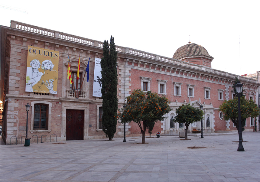 Saps que la Universitat de València guarda segles d'història?