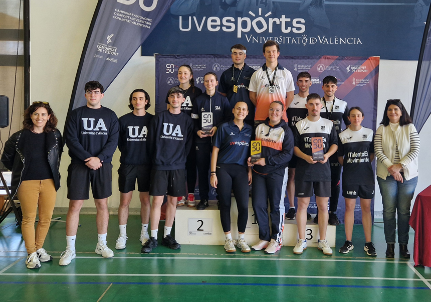 Photo of the podium with the teams