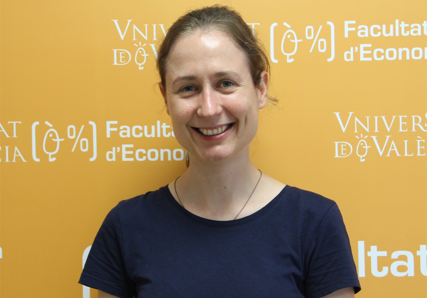 Sra. Aline Simonetti