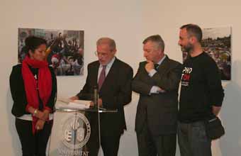 El rector Esteban Morcillo, durante la inauguración de la exposición.