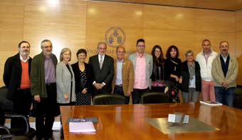 Foto de familia después de la firma.