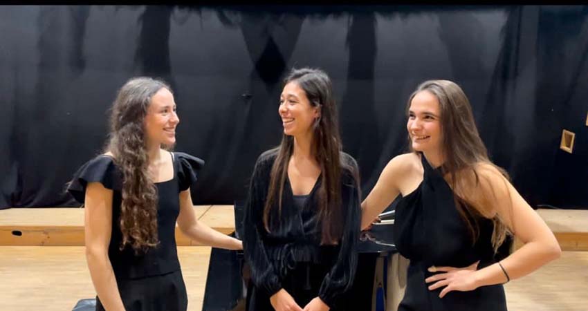 Photo of the performers