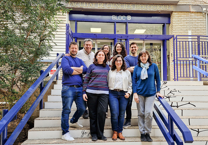 Isabel Fariñas, a la derecha, junto a su equipo