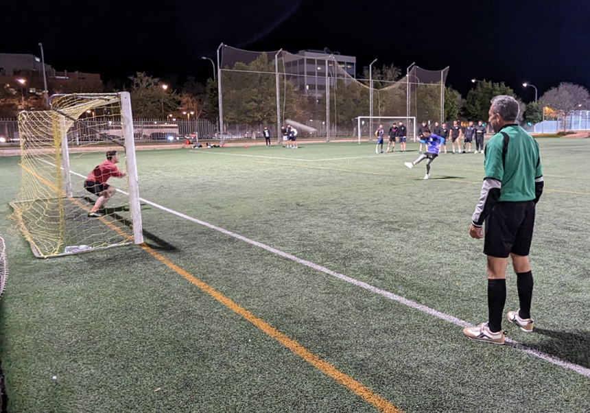 Tiro de penalti en uno de los partidos disputados.