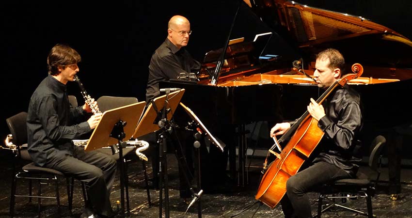 Intèrprets Luis Fernández, clarinet. David Apellániz, violoncel. Carlos Apellániz, piano