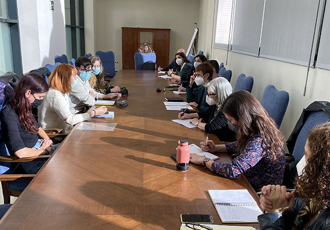 El equipo de Mavi Mestre se reúne con representantes del sindicato estudiantil BEA para hablar de sus propuestas de cara a los próximos años
