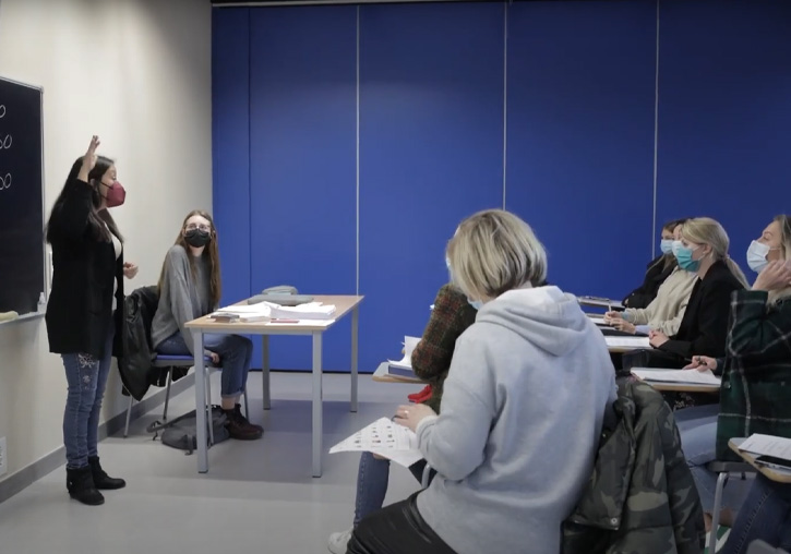 Spanish language courses for Ukrainian refugees continue