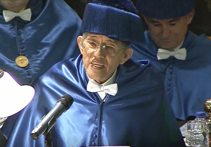 Antonio Lazcano, en l’acte de nomenament com a doctor honoris causa per la Universitat de València.