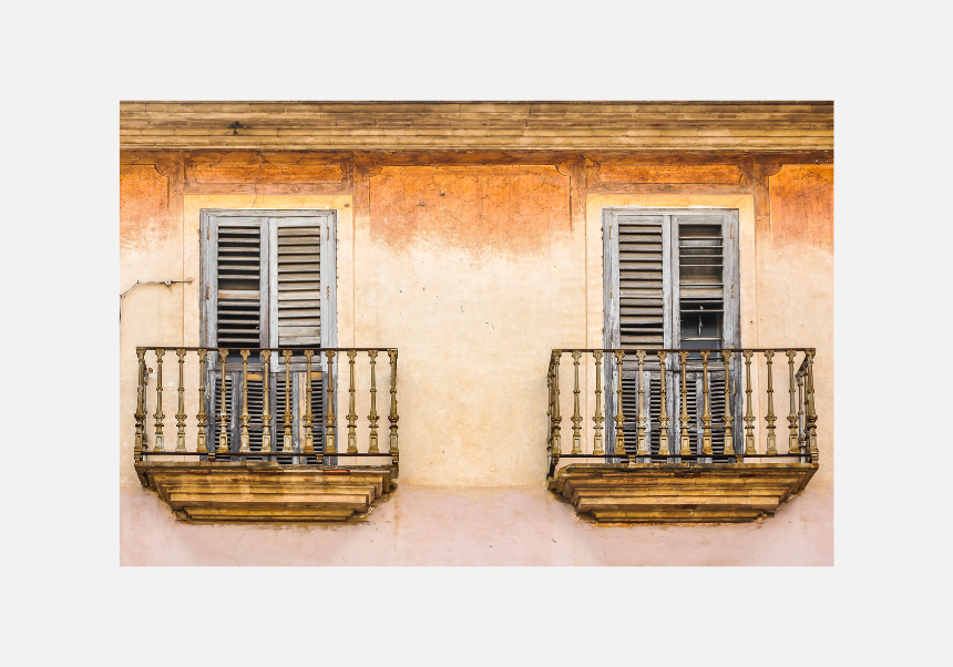 Picture of the façade of a building of Gandía.