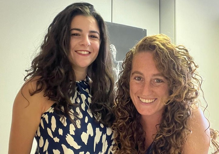 La estudiante Silvia Giménez (izquierda) y la investigadora Marta Pardo.
