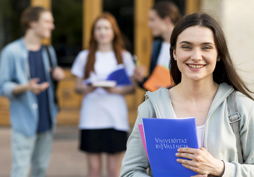 Estudiantat en el campus de la Universitat