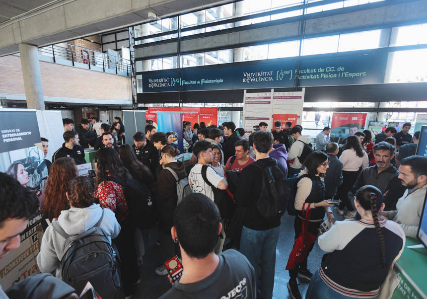 Un moment de la fira d'ocupació del Fòrum de Ciències de l'Activitat Física i l'Esport 2025. FOTOS: EDUARDO ALAPONT.