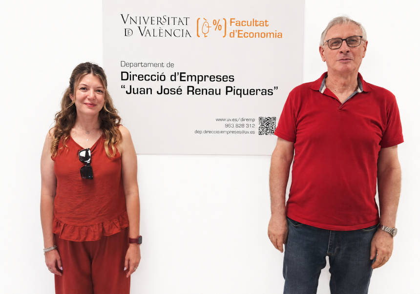 Ana Teresa Ejarque i Joan Ramon Sanchis, autors del primer número de la col·lecció «Materials Docents en Direcció d’Empreses» (MADODE).