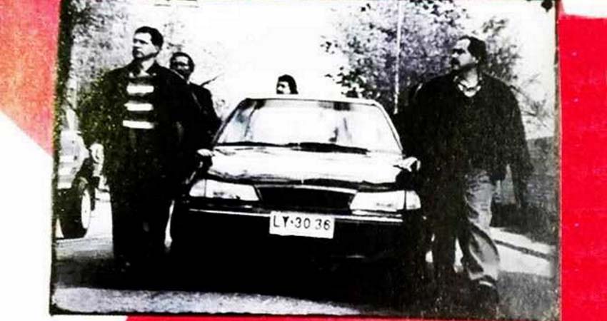 Poster detail. A car surrounded by men