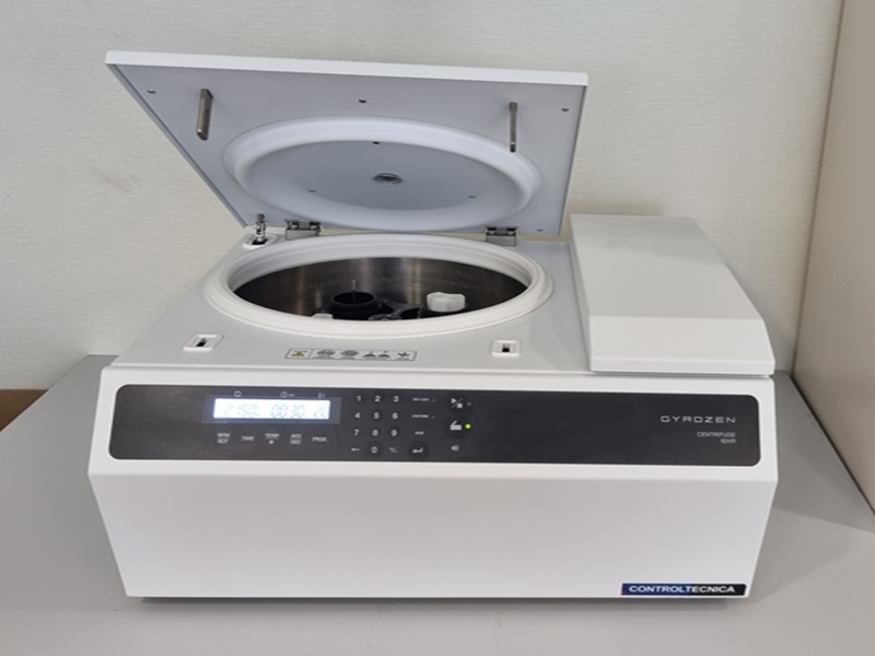 Gyrozen Centrifuge 624R
