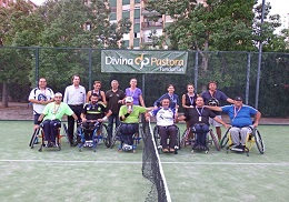 Participants en la tercera edició del Torneig de Pàdel Inclusiu organitzat per la Càtedra Divina Pastora d’Esport Adaptat de la Universitat de València