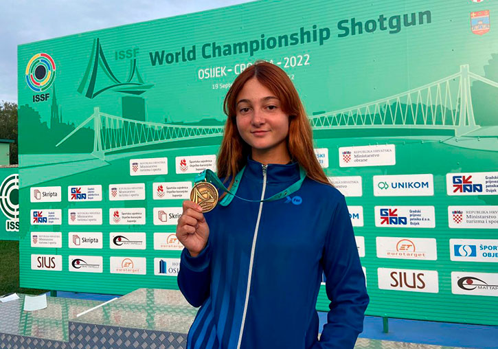 Paula Morcillo con la medalla de bronce