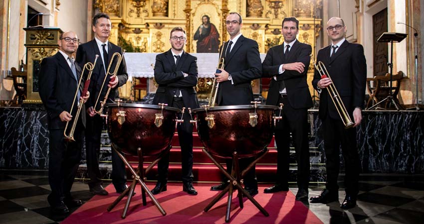 Photo of the performers