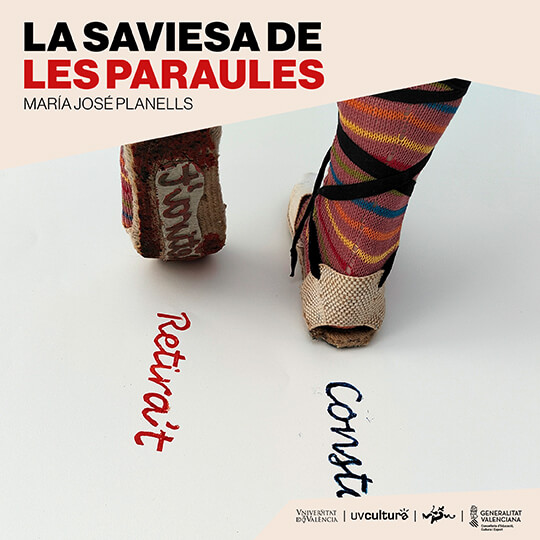 Unes espardenyes deixen petjades en forma de paraules