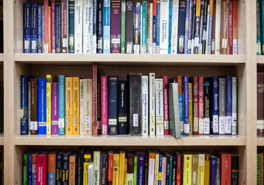 Convocatòria i bases del II Concurs de microrelats de l'ADR de la Facultat de Geografia i Historia